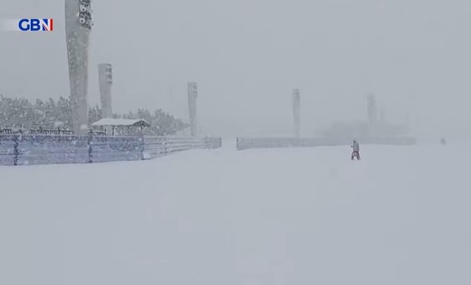 VIDEO China îngheață la minus 33 de grade Celsius. Oamenii merg cu pături pe stradă