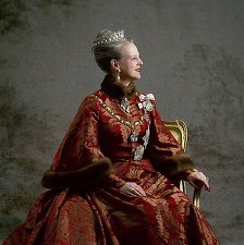 VIDEO Sfidând gerul, regina Margrethe a Danemarcei a făcut o ultimă plimbare cu trăsura prin Copenhaga înainte de a abdica