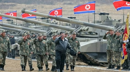 VIDEO Liderul nord-coreean a testat un nou tanc de luptă