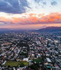 El Salvador oferă 5.000 de "pașapoarte gratuite" pentru a atrage "străini cu înaltă calificare"