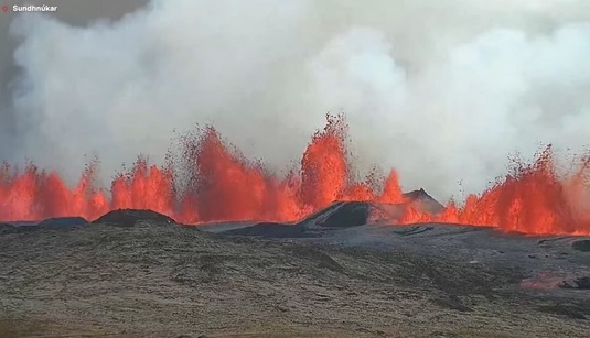 VIDEO O nouă erupție vulcanică a declanșat evacuarea în sud-vestul Islandei