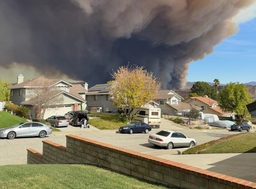 Un nou incendiu de vegetație a izbucnit la nord de Los Angeles, obligând la noi evacuări