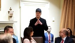 Trump a lansat un val masiv de concedieri. Zeci de oameni la coadă ore întregi fără să știe ce se întâmplă când ajung în față 