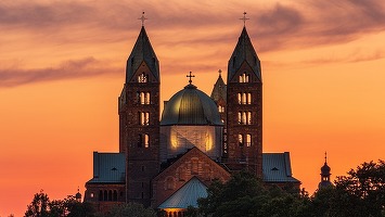 Germanii nereligioși îi depășesc pentru prima dată numeric pe catolici și protestanți