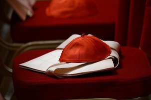 Cine va fi noul papă? Cardinalii se adună pentru a-l alege în cel mai mare secret pe viitorul pontif