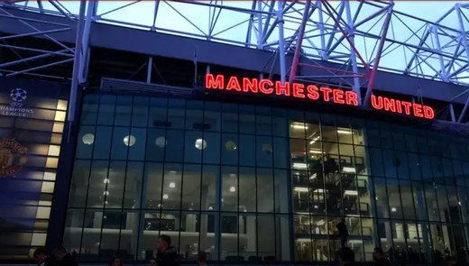 După ce a înlocuit mesele gratuite cu fructe, Manchester United lansează concedieri 