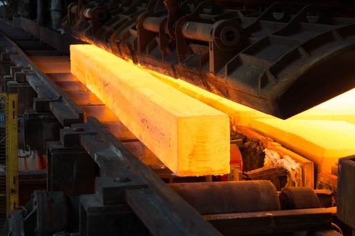 Președintele Trump crește la 50% taxele vamale pe oțelul și aluminiul importate în SUA