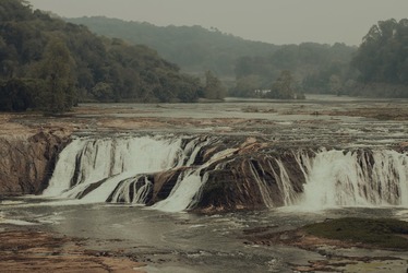 Uniunea Europeană cere statelor membre să diminueze rapid utilizarea resurselor de apă
