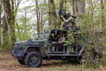 Armata Română cumpără o flotă de vehicule tactice ușoare Enok AB 4×4, de fabricație germană, echipate cu sistemul de rachete antitanc Spike