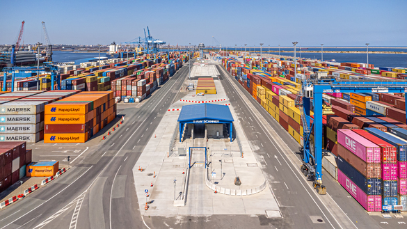 FOTO DP World lansează în România primul scanner tip drive-through din CEE: Timpul de procesare se reduce de la 5-7 ore la doar 2 minute 