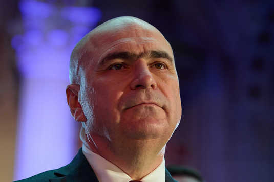 FOTO Bolojan: Moș Crăciun nu mai există!