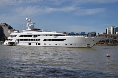 Ambasadorul miliardar al lui Trump trimis la Roma refuză să locuiască în reședința oficială și preferă să stea pe iahtul său