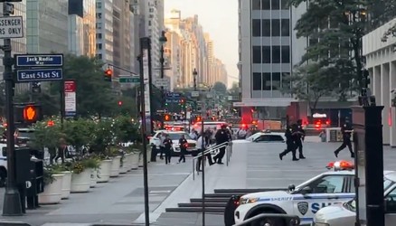VIDEO Atac armat într-un zgârie-nori din Manhattan. 4 morți, printre care și un polițist. Atacatorul s-a sinucis