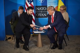 POLITICO: Trump le-a spus liderilor europeni că SUA ar putea oferi garanții de securitate Ucrainei, dar care să nu fie parte dintr-un efort comun al unor țări NATO