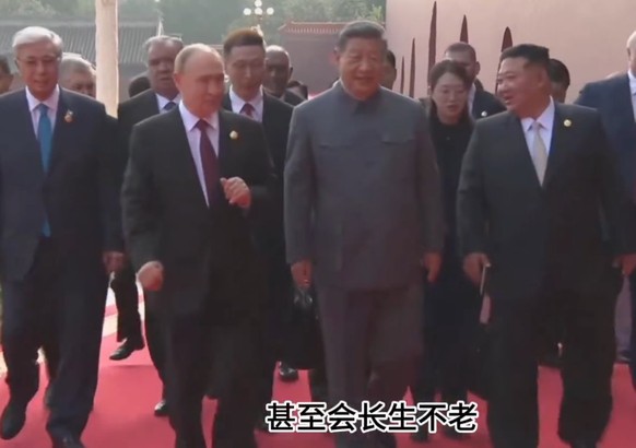 Un microfon pornit i-a surprins pe Putin și Xi vorbind despre prelungirea vieții VIDEO