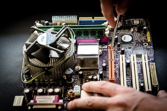Program economic PSD: Jumătate de miliard de euro pentru industriile de vârf. Prime de angajare pentru tineri