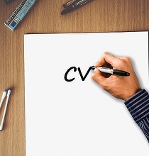 Măsură avizată: Toți demnitarii - parlamentari, miniștri, primari, funcționari - vor avea obligația de a-și publica și actualiza CV-urile. Amendă, în caz contrar 