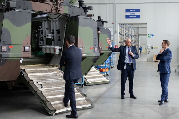 FOTO Uzina Mecanică București, care produce transportoare blindate Piranha, și producția de drone în România - propuse la finanțare prin Programul SAFE