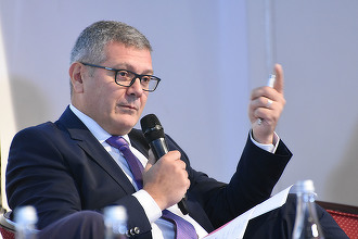 VIDEO Profesori care se autoevaluează foarte bine, cu analfabeți funcționali. Cătălin Radu, General Manager Bristol-Myers Squibb Romania: România poate să atragă anual investiții în studii clinice de sute milioane euro - Profit Health.forum