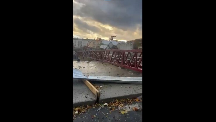 VIDEO O tornadă lângă Paris doboară trei macarale. Un mort și patru răniți grav