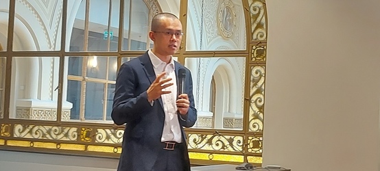 Fondatorul Binance, grațiat de Donald Trump