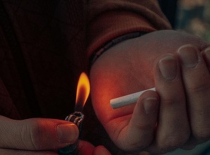 Prima țară care interzice fumatul pentru anumite generații