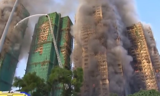 VIDEO Incendiul devastator din Hong Kong nu a fost încă stins și a făcut zeci de morți. Primele arestări