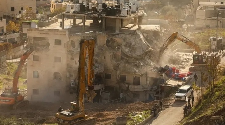 Israelul demolează un bloc de 4 etaje locuit de 100 de palestinieni VIDEO