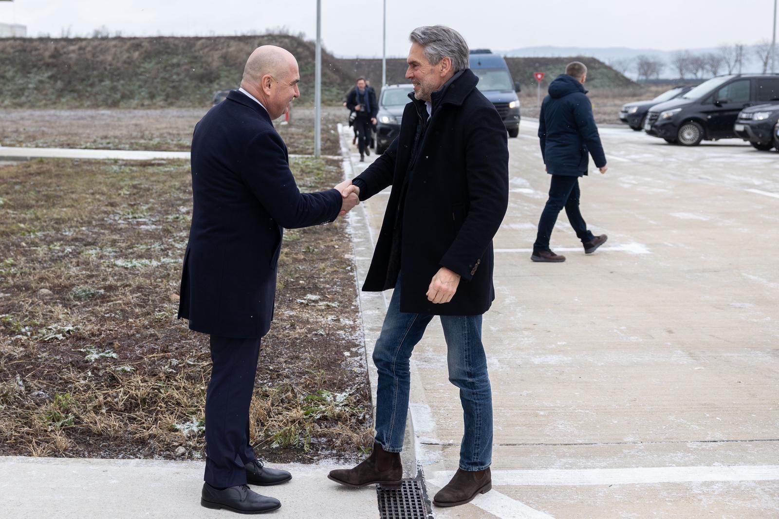 Bolojan a inspectat cu premierul olandez soldații din România FOTO