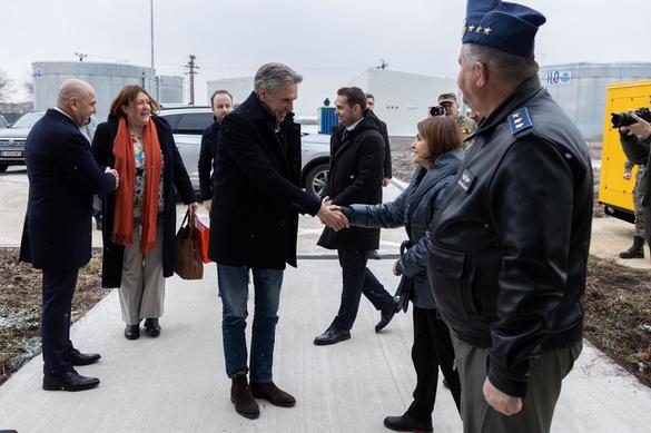 Bolojan a inspectat cu premierul olandez soldații din România FOTO&VIDEO