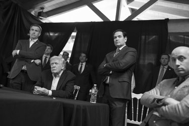 VIDEO&FOTO Imagini cu Maduro adus în SUA, dar și cu Trump urmărind capturarea președintelui venezuelean 
