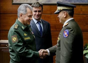 FOTO Noul președinte interimar, recunoscut de Armata Venezuelei - condusă de un general pe care SUA a pus recompensă de 15 milioane dolari
