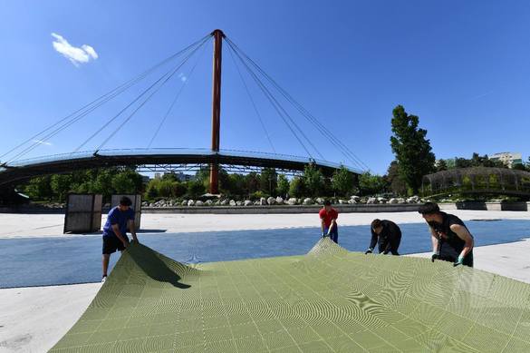 FOTO „Depunerile de excremente de păsări“ au afectat podul hobanat din Parcul Drumul Taberei. Reparații de peste 700.000 de euro