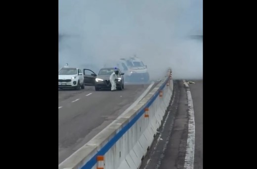 Jaf filmat în direct - Vehicul blindat, atacat pe autostradă în Italia VIDEO
