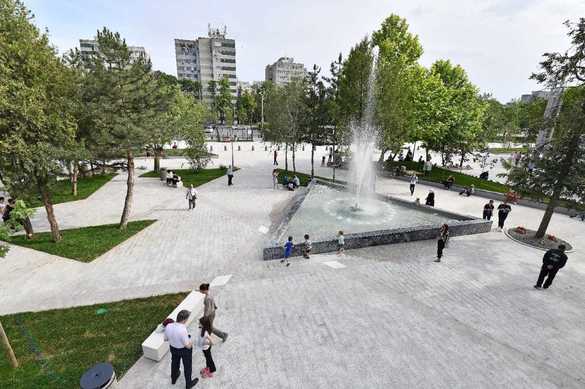 FOTO Bloc din sectorul 6, regenerat ecologic cu materiale naturale și acoperiș verde