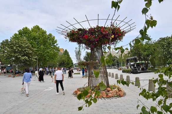 FOTO Bloc din sectorul 6, regenerat ecologic cu materiale naturale și acoperiș verde