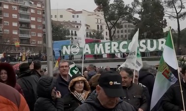 Proteste cu tractoare la Madrid față de PAC și acordul cu Mercosur VIDEO