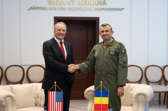 FOTO Ambasadorul SUA s-a dus la trupele americane de la Baza Mihail Kogălniceanu, chiar în ziua în care Trump a anunțat că 