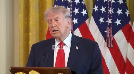Trump îl atacă pe Macron: Este maltratat de soția sa! VIDEO