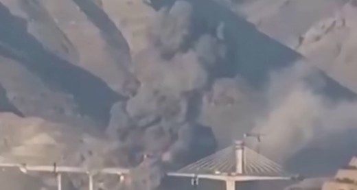 VIDEO SUA au distrus cel mai mare pod din Iran. Podul suspendat, recent finalizat, a fost rupt în două