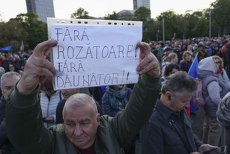 FOTO Sute de persoane la miting pentru Bolojan, în București și Oradea