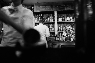 Consumul mondial de alcool va continua să scadă în pofida creșterii populației 