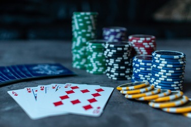Boc acceptă poker în Cluj: În fiecare seară mă uit pe geam, zero deranj în cartier
