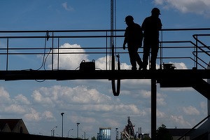 Firmele care angajează tineri și șomeri primesc de azi o subvenție mărită. Șomerii care își schimbă domiciliul pentru angajare primesc bani de la stat