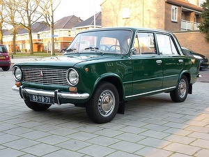 Fiscul vinde zeci de mașini de la 600 lei, printre care un VAZ din 1988 și o Dacia 1310, dar și Mercedes și BMW