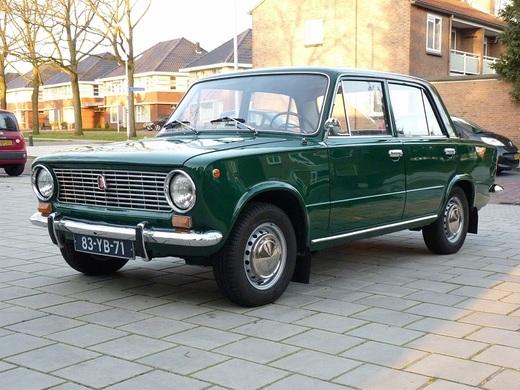 Fiscul vinde zeci de mașini de la 600 lei, printre care un VAZ din 1988 și o Dacia 1310, dar și Mercedes și BMW