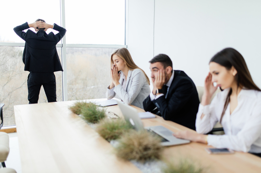 Deloitte: Multe companii vor crește salariile brute doar peste 3-6 luni, din cauza temerilor privind haosul legislației fiscale