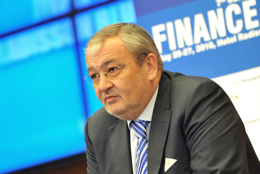 Fostul ministru Sebastian Vlădescu, la DNA. El spune că a achitat parțial cauțiunea de un milion de euro în dosarul în care este urmărit penal UPDATE A plătit cu lingouri de aur