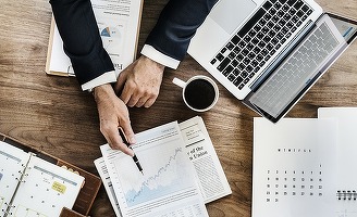 A "explodat" numărul firmelor înființate în domeniul consultanței pentru afaceri și management. Să dai sfaturi despre afaceri, de 8 ori mai profitabil decât să faci afaceri