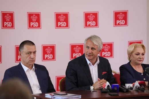 Teodorovici a înregistrat la Parlament 10 proiecte de lege, printre care impozitarea pensiilor speciale, fiscalizarea bacșișului, modificări la Prima Casă și Codul Fiscal. Finanțele pregătiseră ordonanțe, dar nu au intrat în Guvern 